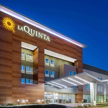 La Quinta Inn & Suites By Wyndham Louisville Ne - Old Henry Rd Bagian luar foto